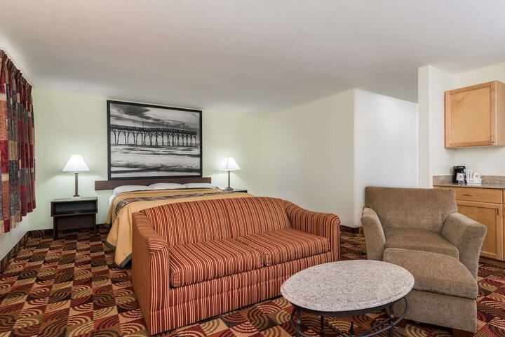 Room 6 of 19