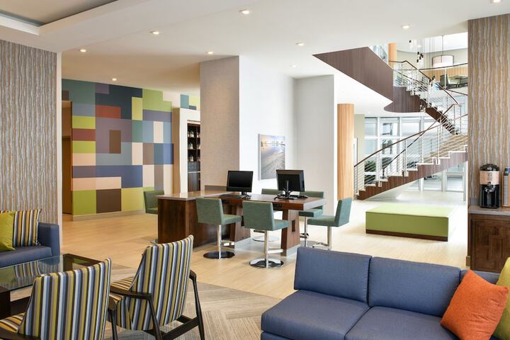 Business Center 24 of 25