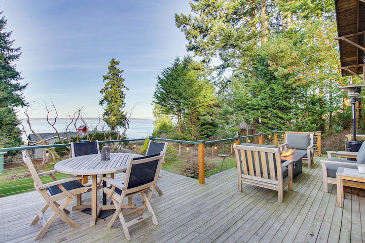 Puget Sound Cottage w / Private Community Beach!