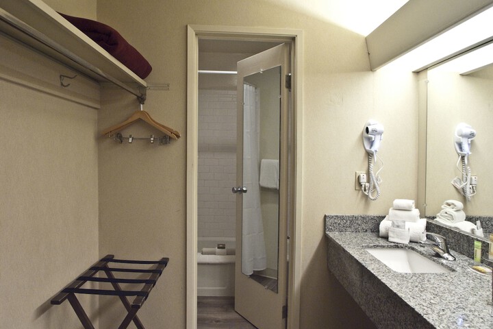 Room 14 of 40