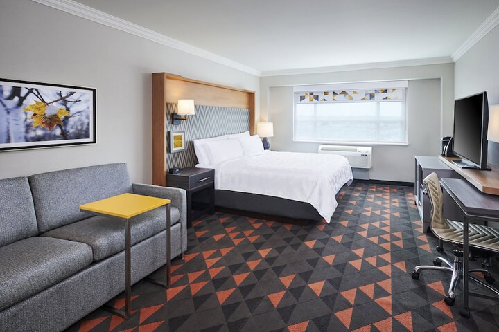 Holiday Inn Hotel & Suites Oakville at Bronte by IHG