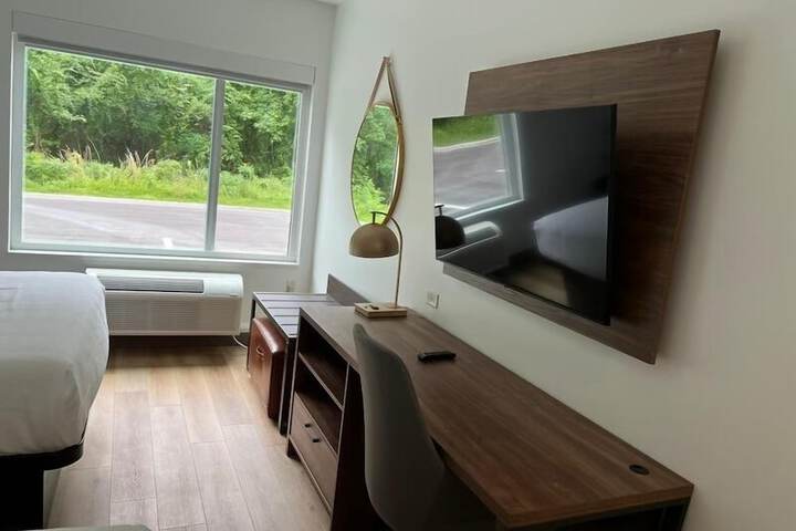 La Quinta Inn & Suites by Wyndham Manchester / Arnold AFB