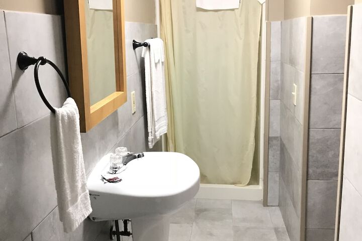 Room 8 of 25