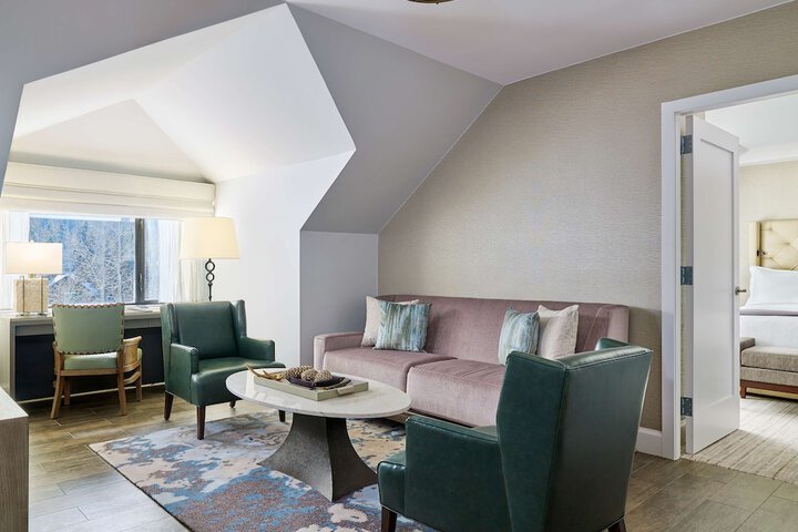 Room 43 of 117