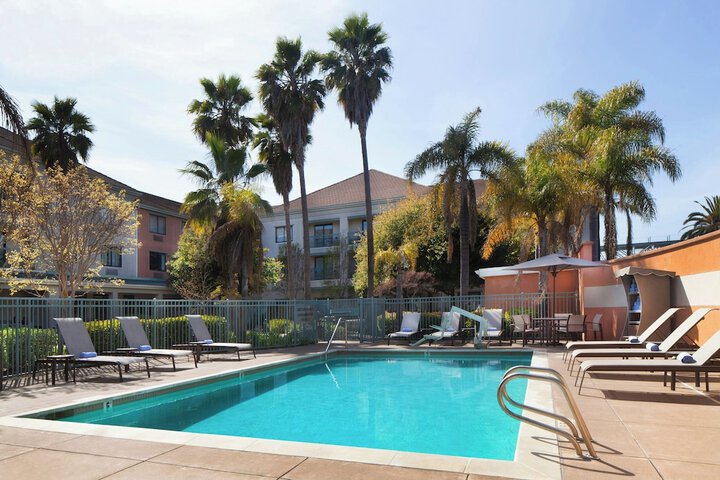 Courtyard by Marriott Oakland Airport
