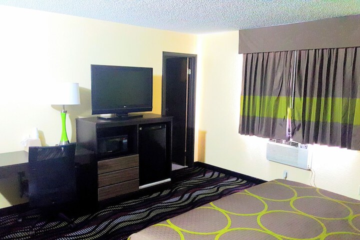Room 10 of 40