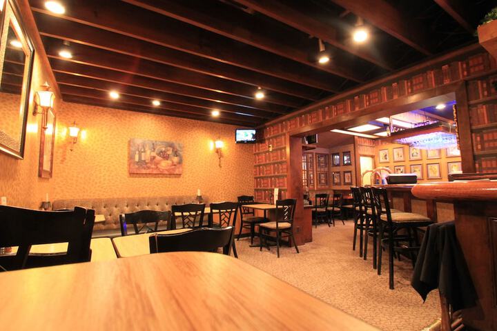 Lounge 122 of 142