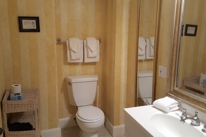 Room 6 of 13