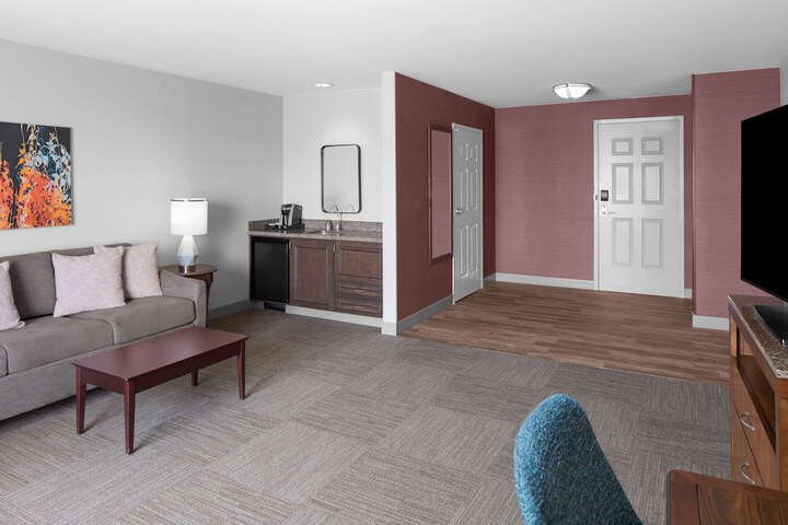 Lounge 41 of 45