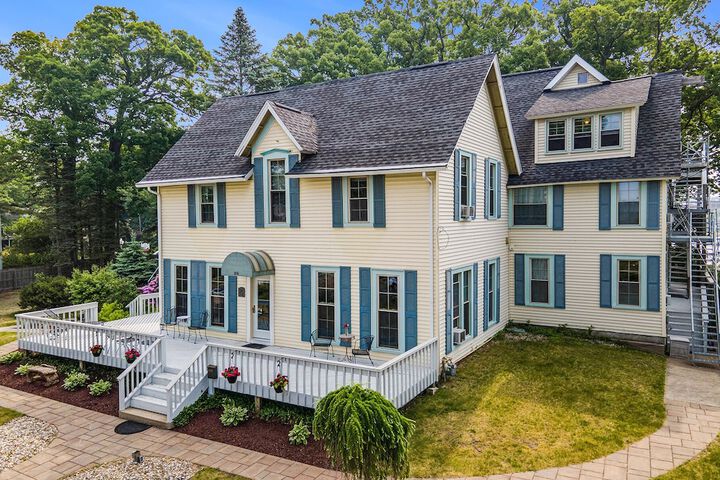 Sundeck 128 of 128
