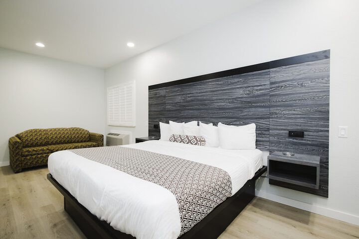 Sapphire Inn and Suites