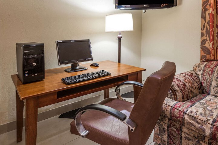Business Center 15 of 15