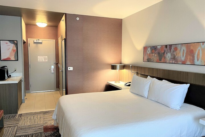 Room 22 of 65