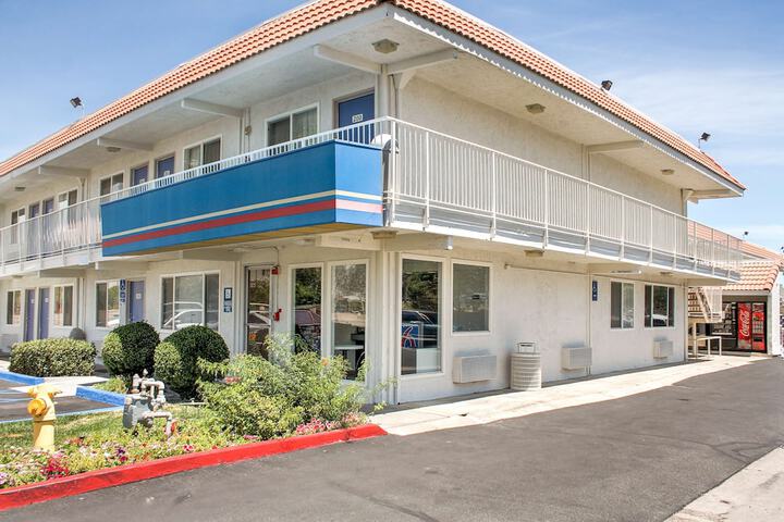 Motel 6 Lancaster CA