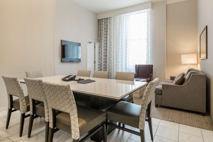 Embassy Suites Louisville Downtown