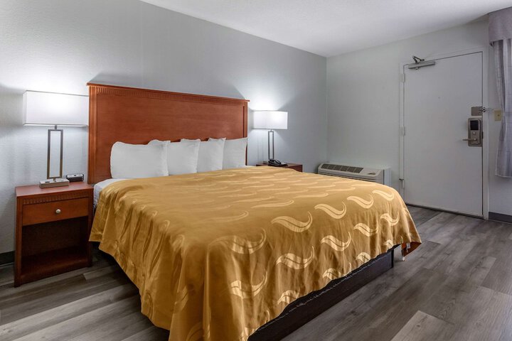 Room 25 of 38