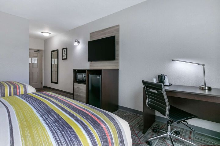 Room 17 of 38
