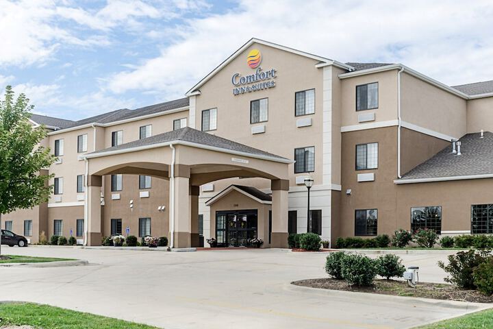 Comfort Inn & Suites Lawrence - University Area