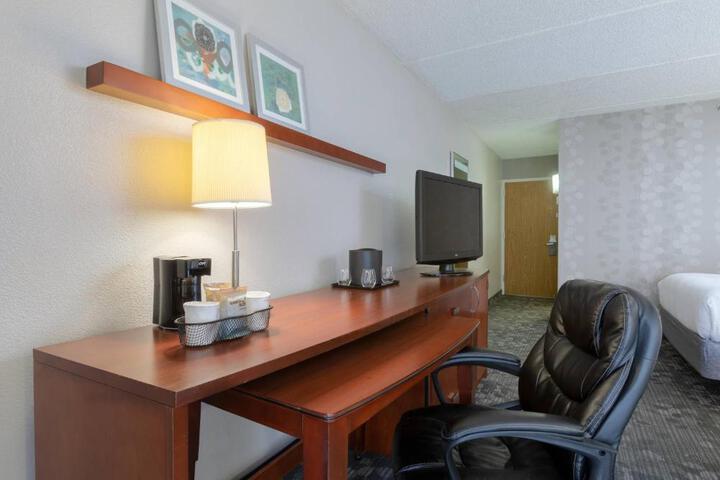 Courtyard by Marriott Atlanta Windy Hill / Ballpark