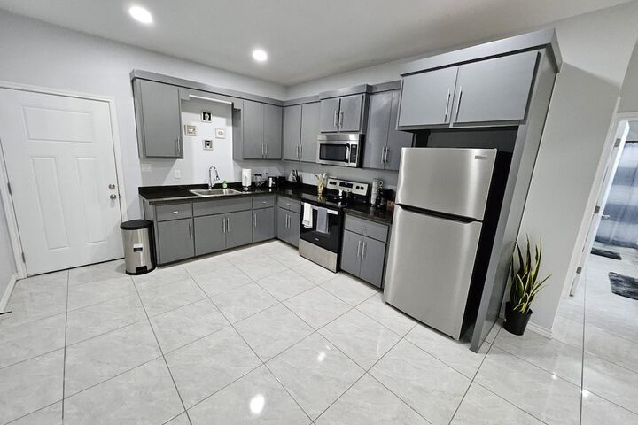 Beautiful Apartment 9 min to Mercedes Outlets