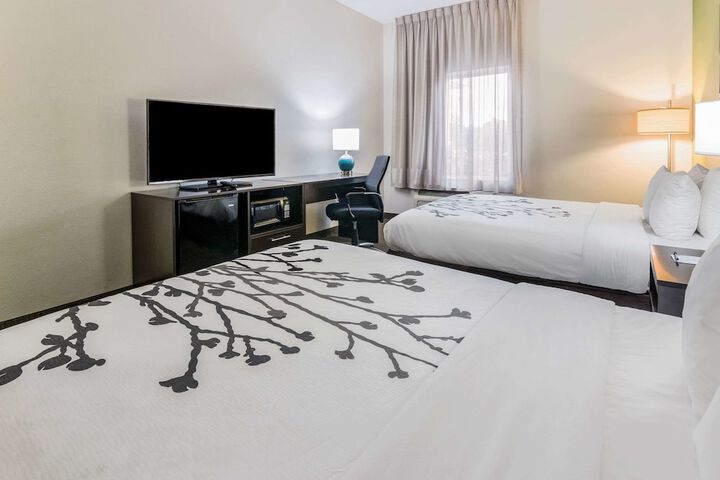 Room 11 of 28