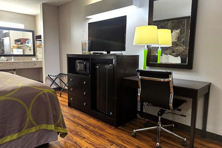 Super 8 by Wyndham Alexander City