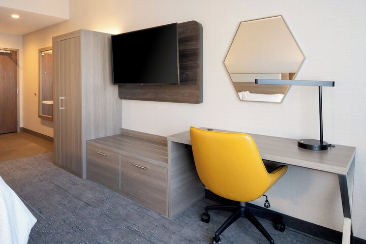 Holiday Inn Express and Suites Hollister by IHG