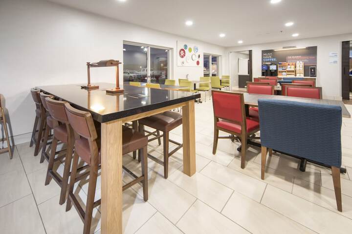 Holiday Inn Express Chicago NW - Vernon Hills by IHG