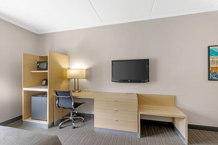 Quality Inn and Suites Oakville-Mississauga