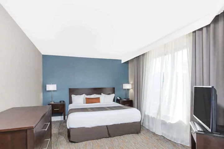 Room 27 of 61