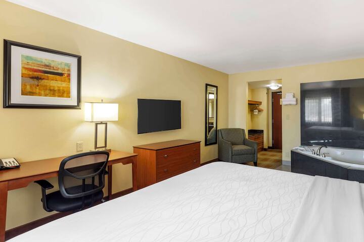 Room 26 of 34