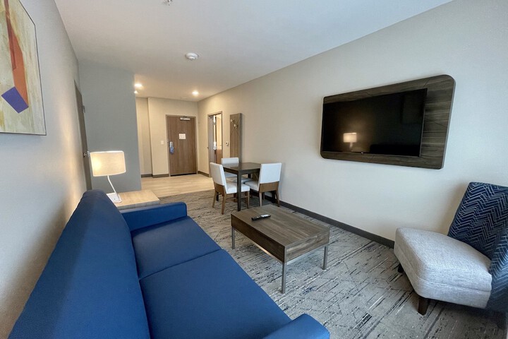 Room 32 of 50