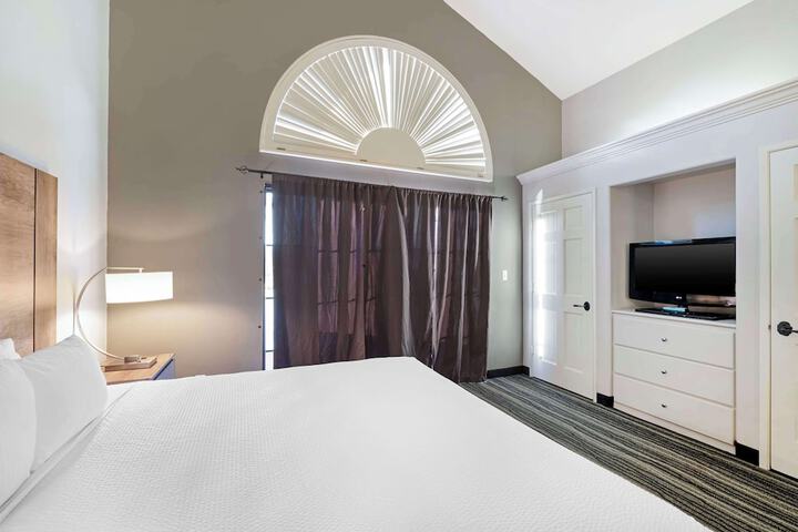 Room 21 of 38