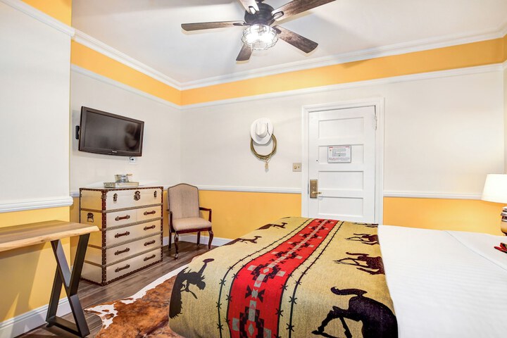 Room 30 of 99