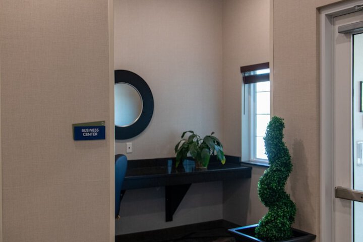 Business Center 47 of 48