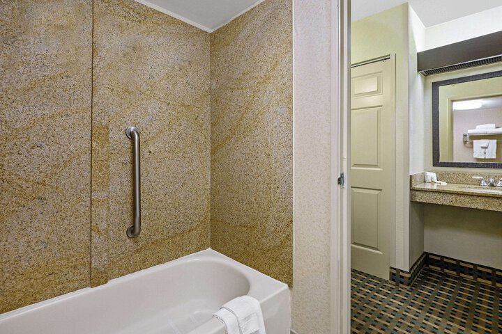 Room 8 of 26