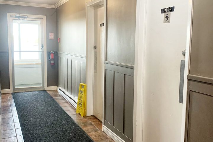 Room 34 of 71