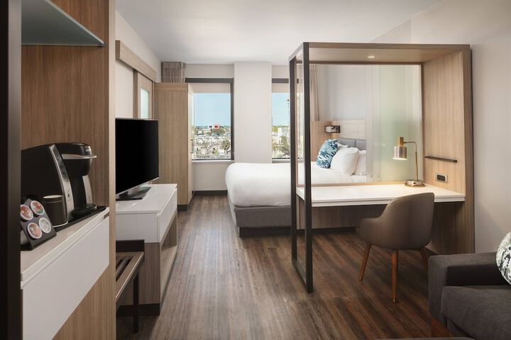 Room 16 of 46