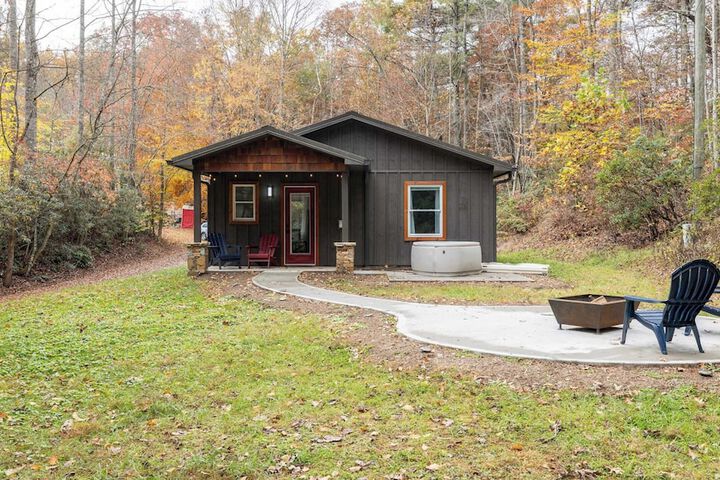 Bears Place by Avantstay Cozy Mountain Cabin in Brevard + Firepit