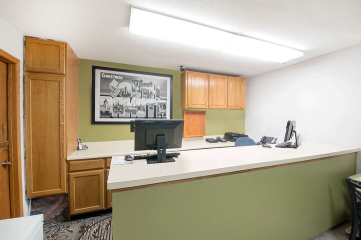 Super 8 by Wyndham Winner SD