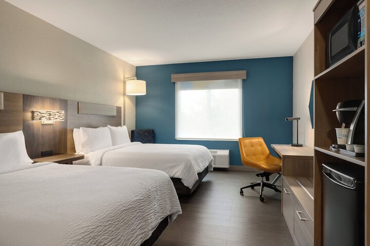 Holiday Inn Express & Suites Fort Lauderdale Airport South by IHG