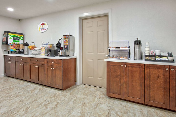 Breakfast/Coffee Service 30 of 31