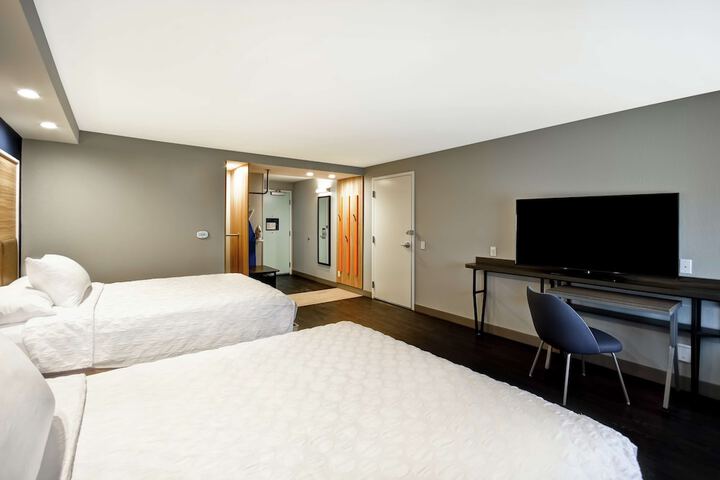 Room 19 of 34