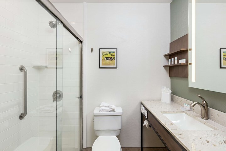 Room 12 of 38