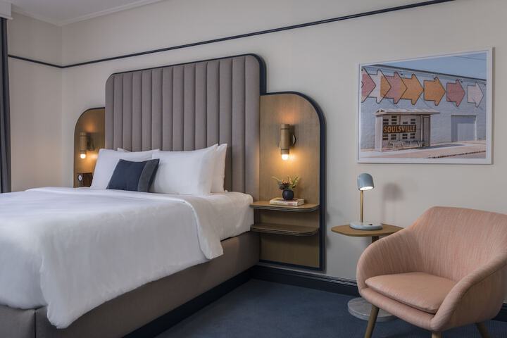 Hu. Hotel