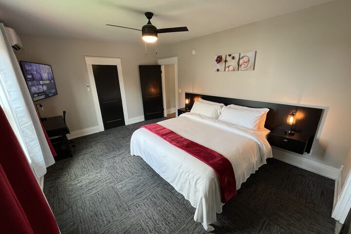 Room 17 of 25