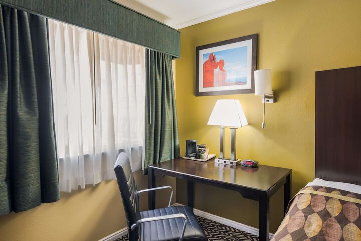 Room 7 of 30