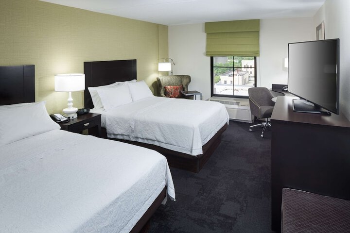 Room 32 of 47