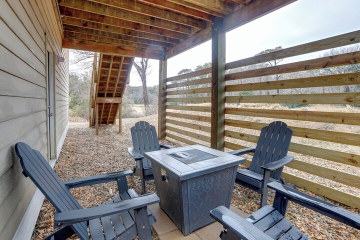Kitty Hawk Apartment w / Hot Tub - 1 Mi to Beach!