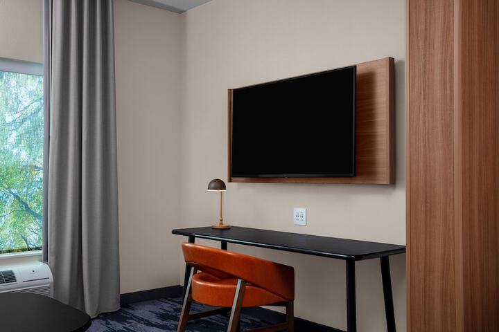 Room 16 of 38
